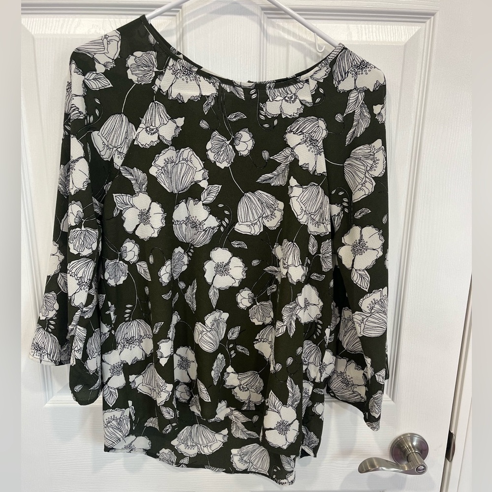 Women’s paper moon flower top